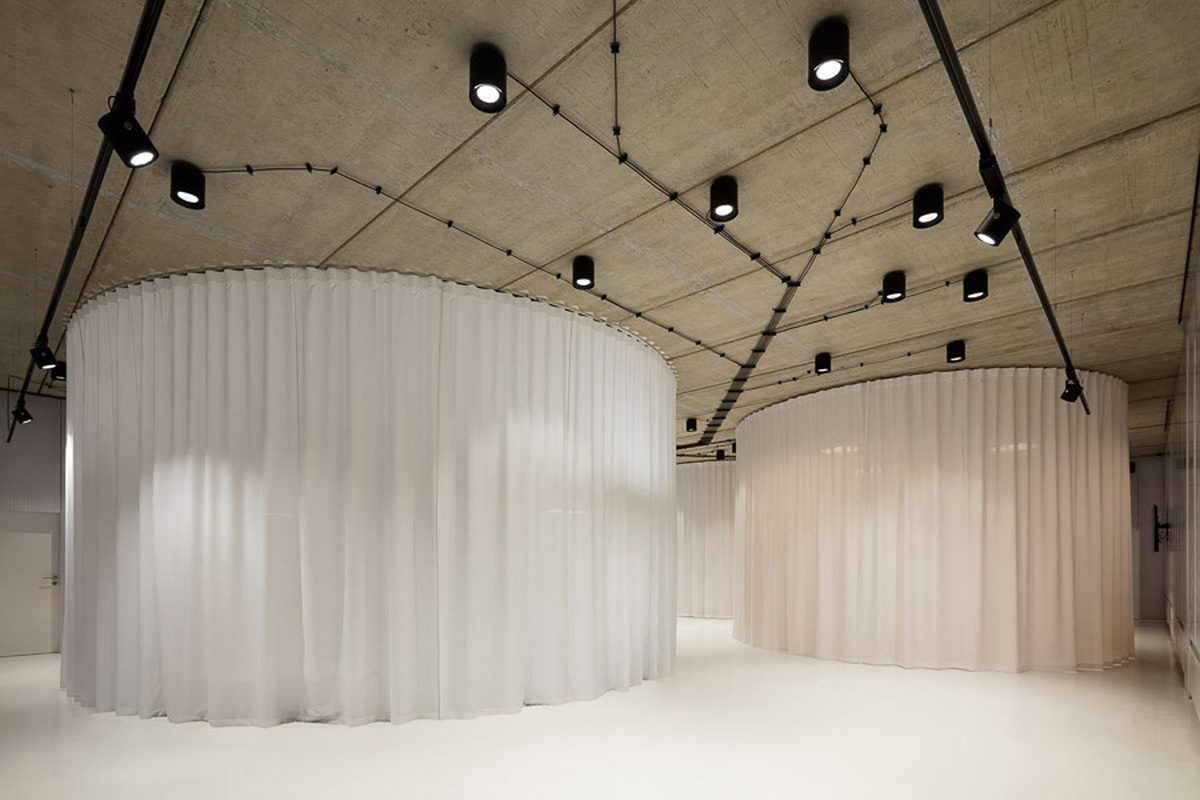 07-showroom-my-dva-chybik-kristof-architects-foto-lukas-pelech