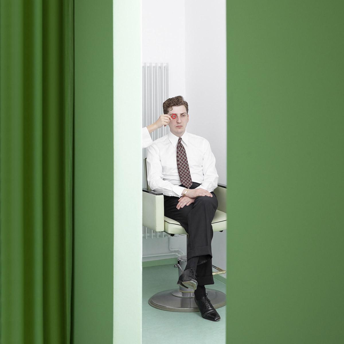 lunettes-selection-berlin-shop-green-interiors-oskar-kohnen-studio_dezeen_sq-2 copia