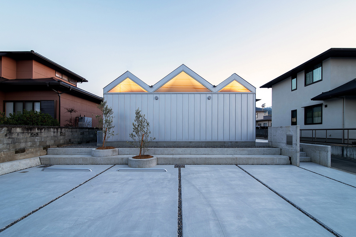 House-Six-Lightened-Ceilings-Yusuke-Ando-Architects-Taisuke-Tsurui-01