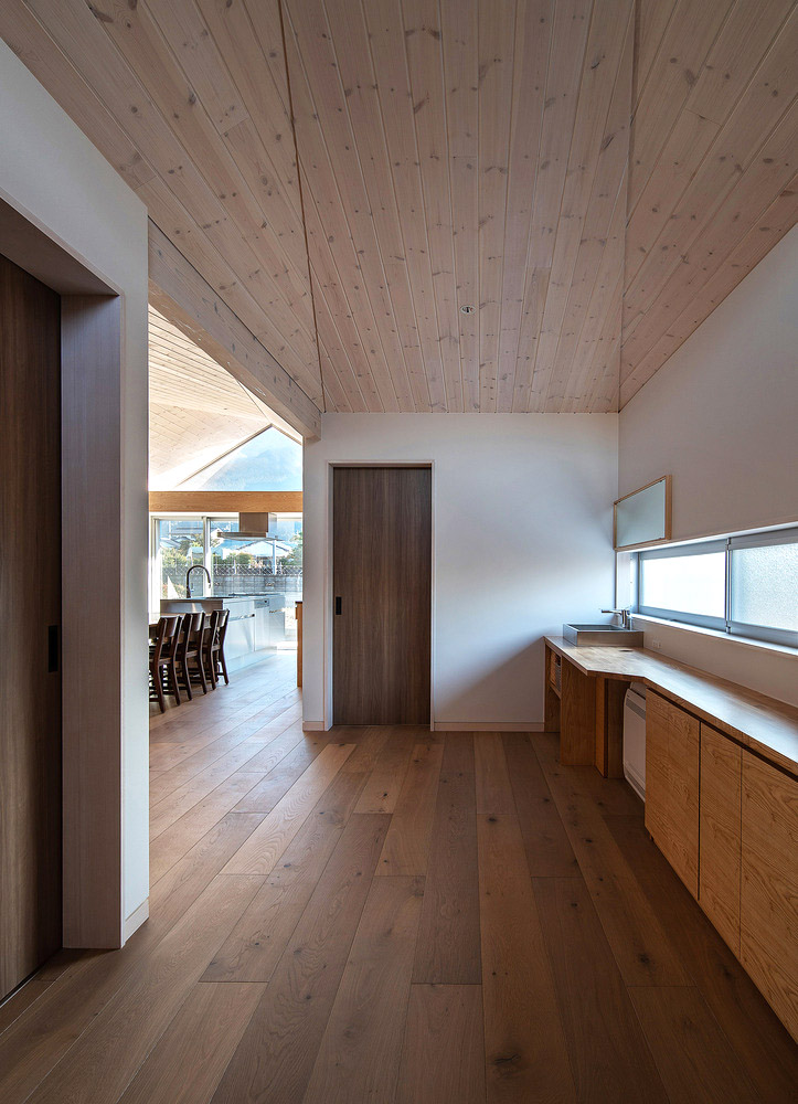 House-Six-Lightened-Ceilings-Yusuke-Ando-Architects-Taisuke-Tsurui-05
