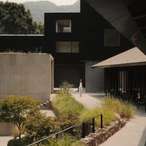 ZOLAND·Emei por Studio J. Bridgland